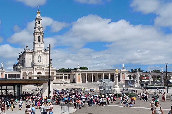 Half Day Santuario Fatima and Village of the Pastorzinhos small group - Mass Timing At 11:00 And How To Fit Prayer Into A Half-Day
