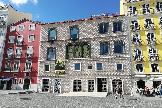 Half Day Tour Aboard a Classic Tuk Tuk - LX Factory and river-facing Lisbon leisure time