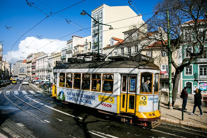 Hidden Flavors of the Hillside: Mouraria & Graça - Timing, weather, and what to wear on Lisbon hills