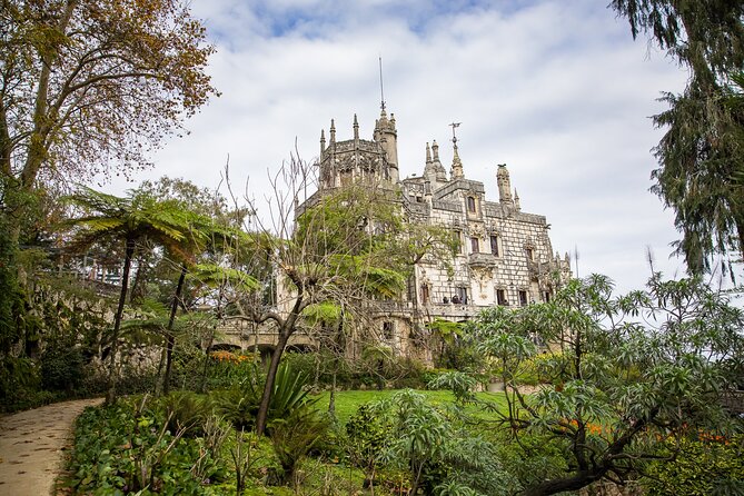 Hike in Sintra: Pena Palace, Moorish Castle, Quinta da Regaleira - Castelo dos Mouros hike: where the views start earning their keep