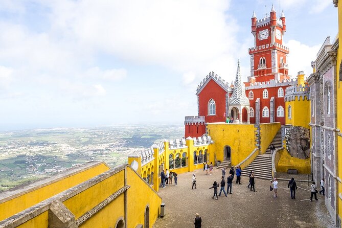 Hike in Sintra: Pena Palace, Moorish Castle, Quinta da Regaleira - Vila Sassetti trail: when the day gets wilder and calmer