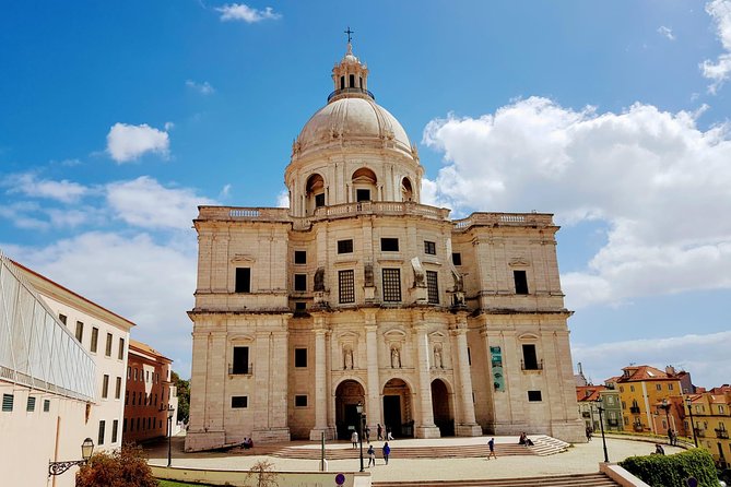 Historic Tuk Tour 1h30 - Ginjinha and the Stories Behind the 1755 Earthquake