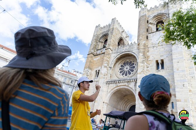 Historic Walking Tour Through Lisbon’s Oldest Neighborhood - Stop 4: Castelo de São Jorge, old layers and big viewpoints