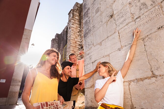 Historical Outdoor Escape Game in Lisbon "The Cryptex of Pombal" - Stop 3: Sao Pedro de Alcantara, staying focused as the route continues