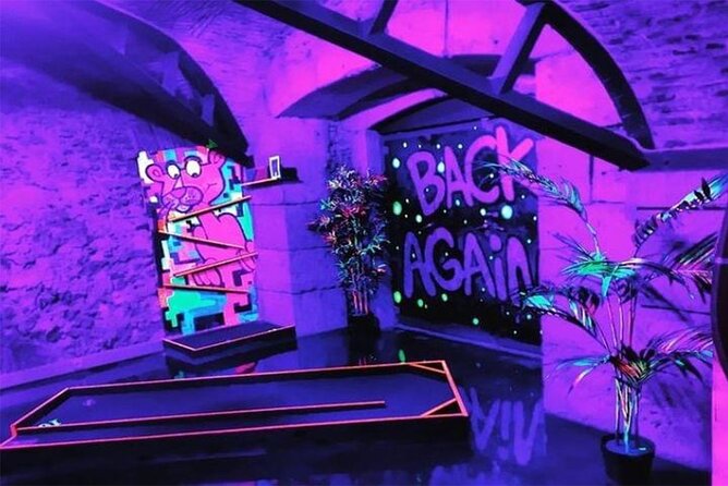 Indoor Mini Golf Experience - The bar area and the three-floor layout you should plan for