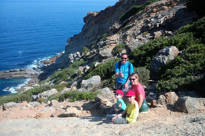 Jurassic Hiking tour to footprints of dinosaur in Espichel Cape - Guide Andre Marques: the difference between seeing and understanding