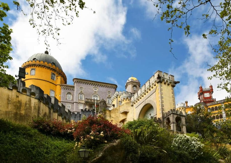 Lisboa: Sintra, Pena, Regaleira, Roca Coast, & Cascais Tour - Cascais: Lunch, Fishing-Village Charm, and Royal Shadows