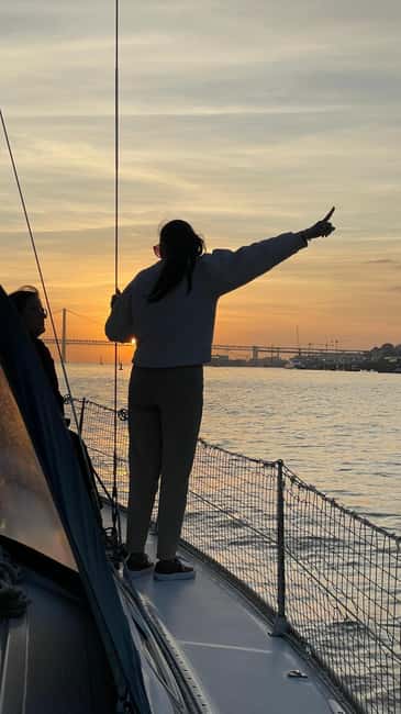 Lisboa:Sunset Sailing Tour at Tagus River with welcome drink - Starting at Alcântara Dock, Gate 2: what the beginning feels like