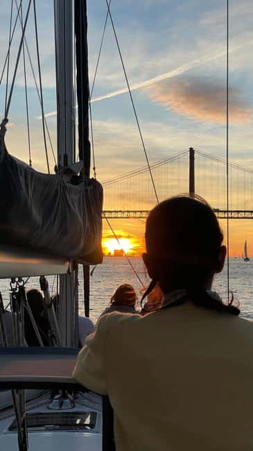Lisboa:Sunset Sailing Tour at Tagus River with welcome drink - Passing the Museum of Electricity and the riverfront details