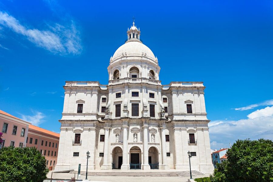 Lisbon: 1-or 2-Day Hop-On Hop-Off Bus Tour - Which travelers should buy this pass?