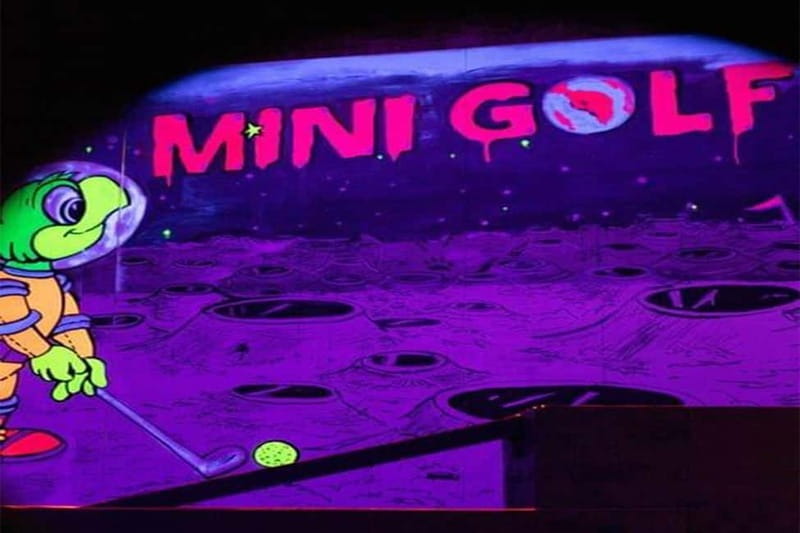 Lisbon: 18-Hole Indoor Minigolf Ticket with Bar Area - Natural Light Course: Art, Angles, and Real Variety