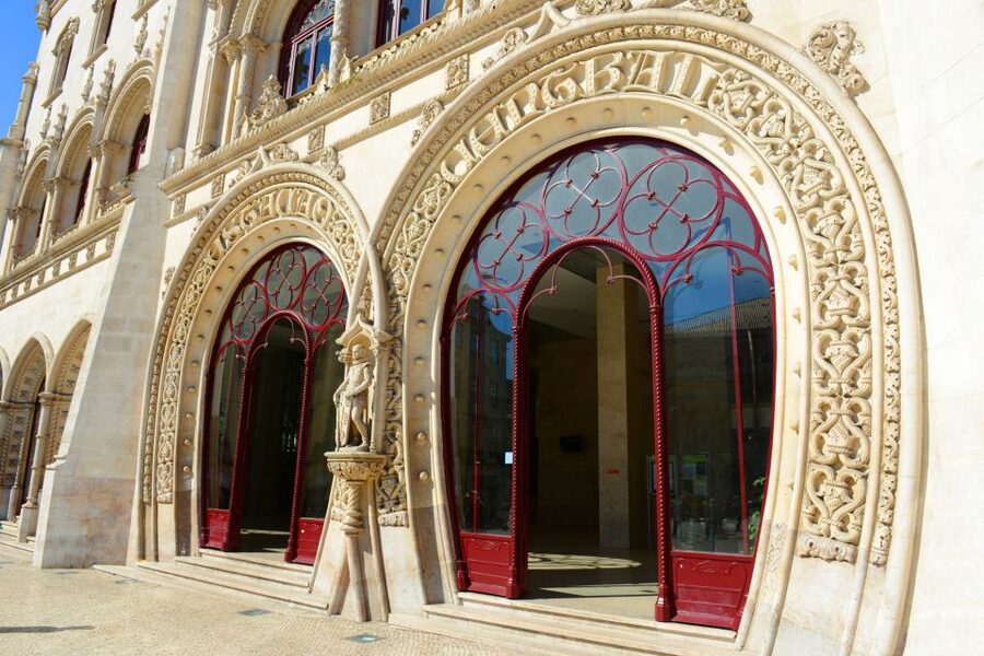 Lisbon: 2-Hour Private City Highlights Kickstart Tour - Meeting at Largo do Chiado and easing into Chiado