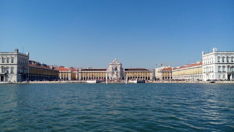Lisbon: 2-Hour Sailing Yacht Cruise & Guided Tour w/2 drinks - Leaving Belém: the route starts with the Age of Discoveries