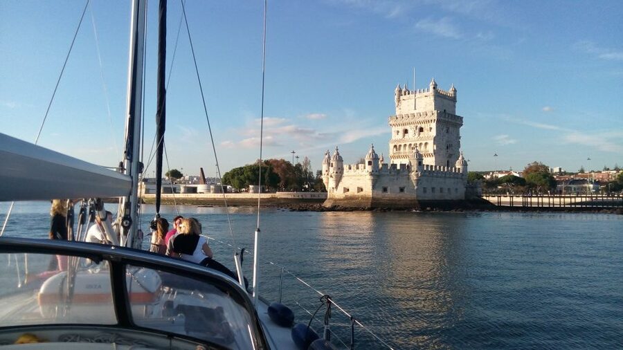 Lisbon: 2-Hour Sailing Yacht Cruise & Guided Tour w/2 drinks - The Tagus Estuary crossing and the Vasco de Gama Bridge payoff