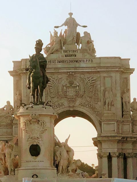 Lisbon:2-hour sightseeing TukTuk Tour with free Pickup - Logistics that matter in the real world