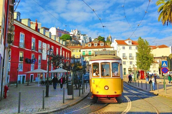 Lisbon 24 Hours Pass with Tram 28 Riding Ticket - Glória and Bica funiculars: easy altitude changes you can chain