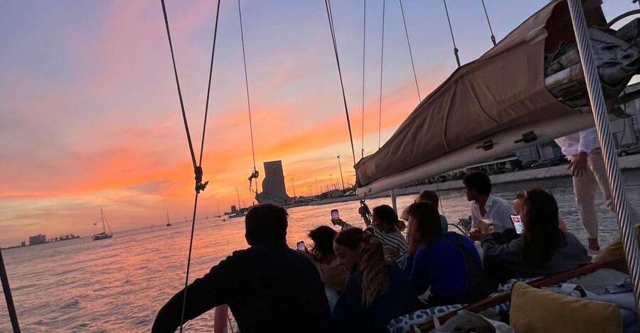Lisbon: 2H Sunset Boat Cruise Tour with Drinks - Key things to know before you go
