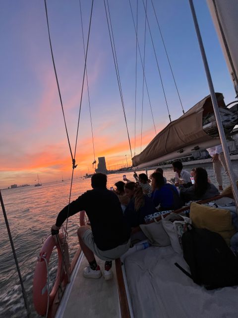 Lisbon: 2H Sunset Boat Cruise Tour with Drinks - Practical tips to make sunset time actually work