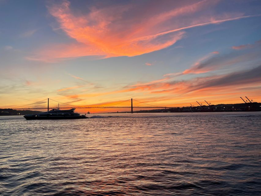 Lisbon: 2H Sunset Boat Cruise Tour with Drinks - Snack tastings that actually feel Portuguese, not just filler
