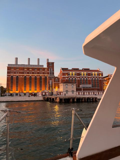 Lisbon: 2H Sunset Boat Cruise Tour with Drinks - Who this cruise suits best, and who should skip it