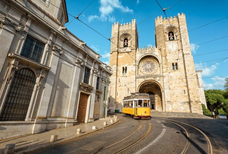 Lisbon: 3-Hour Historical Tour - Chiado and Carmo Square: Old Streets With Living Energy