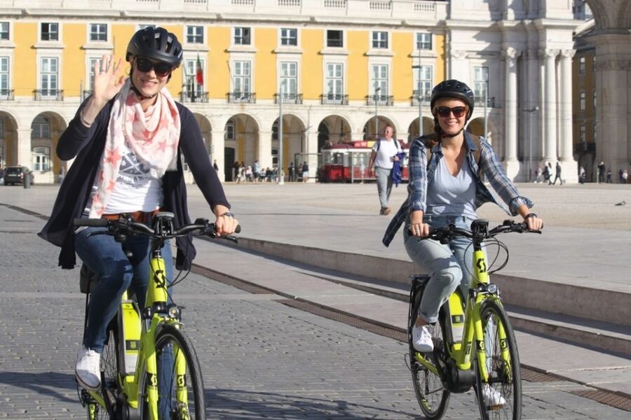 Lisbon: 3-Hour Tour by E-Bike - Miradouro das Portas do Sol to Alfama: rolling into the old quarter