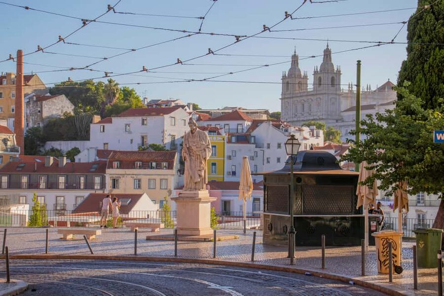 Lisbon: 3-hour tour in German to all viewpoints with a local guide - Santa Justa Lift Observation Deck: One Included Access, Big View Payoff