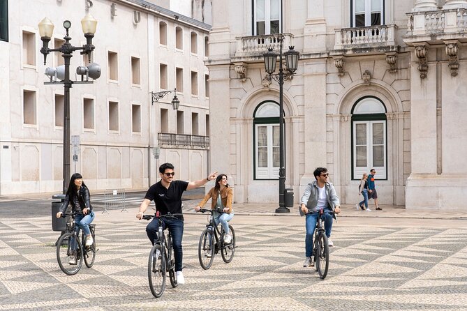 Lisbon 360 City Tour: Bike tour, Boat Trip and Helicopter Flight - Cycling to Belém, then relaxing with the Tagus boat ride