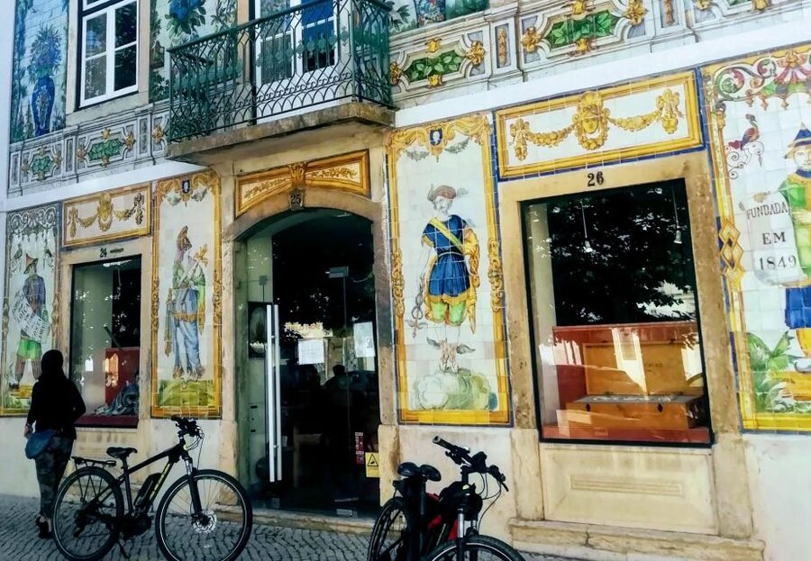 Lisbon: 7 Hills Panoramic Guided Tour by E-Bike - Cobblestones, Rails, Traffic, and Tight Lanes: The Reality Check