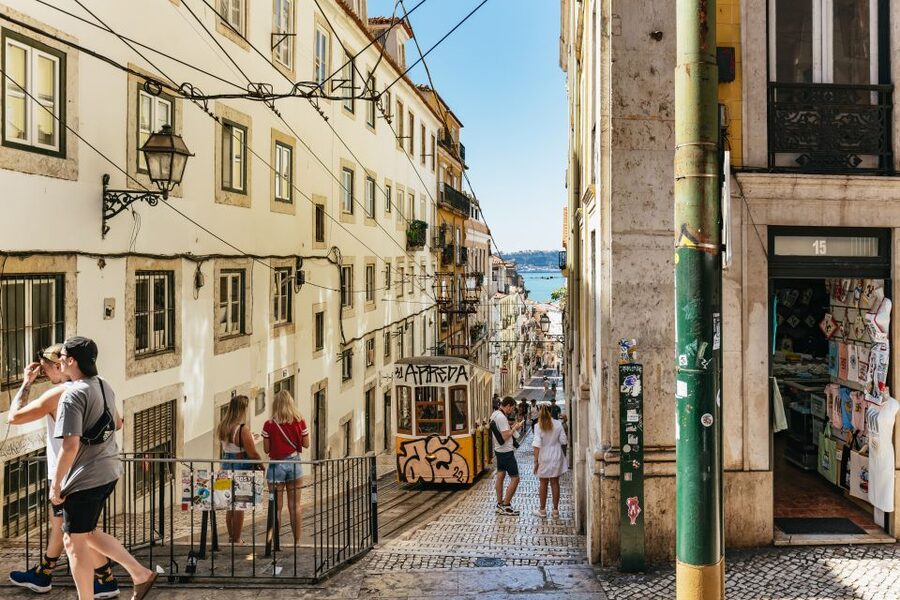 Lisbon: 72/96-Hour Hop-On Hop-Off Bus, Tram & Boat Ticket - Hills Tramcar from Praça do Comércio: the viewpoint loop you’ll be glad you booked