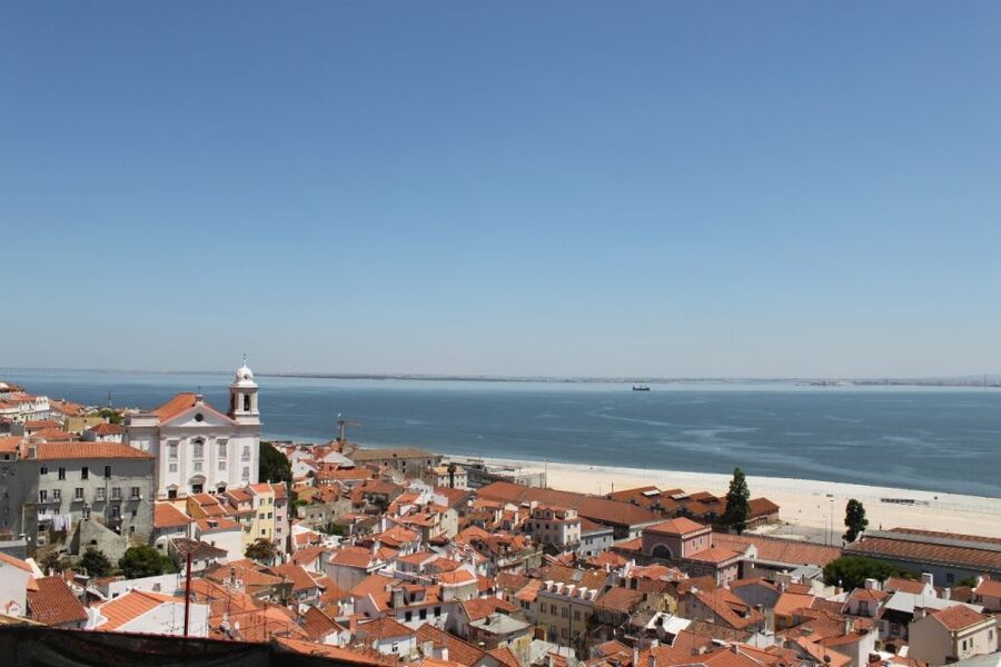 Lisbon: Alfama and São Jorge Castle Quarters Walking Tour - PPE included, and what that means for your walk