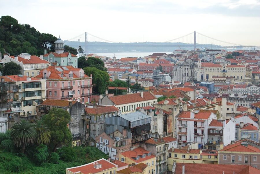 Lisbon: Alfama and São Jorge Castle Quarters Walking Tour - Walking the Cetária to Olisipo: Roman Lisbon shows up in odd places