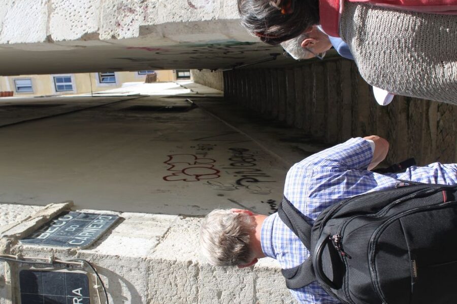 Lisbon: Alfama and São Jorge Castle Quarters Walking Tour - Fado origins at Largo do Chafariz de Dentro