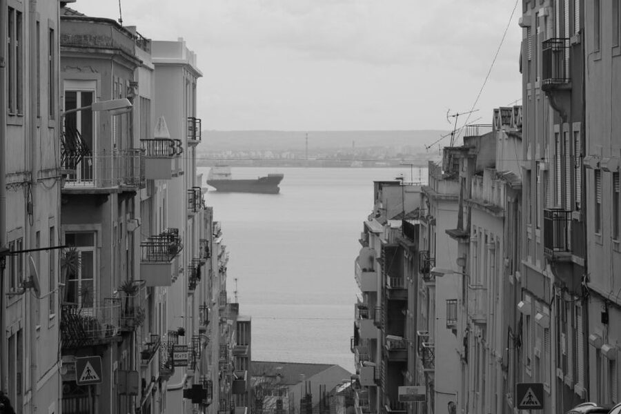 Lisbon: Alfama and São Jorge Castle Quarters Walking Tour - Portas do Sol belvedere: panoramic payoff without the guesswork