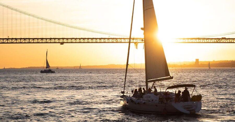 Lisbon: Alfama Charms, Tapas, Wine and Sunset Boat Cruise - Key points that make this tour worth your time