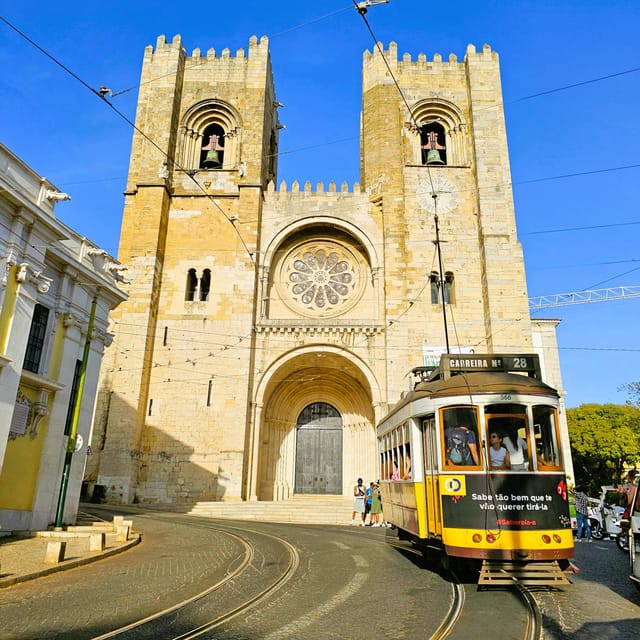 Lisbon: Alfama tour by tuktuk private, up to 90 min - Why this private tuk-tuk route works so well in Lisbon