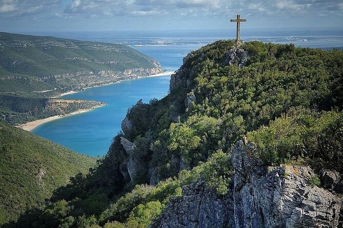 Lisbon : Arrábida and Sesimbra c/ Castelo Palmela and wine tasting - Quick hits before you go
