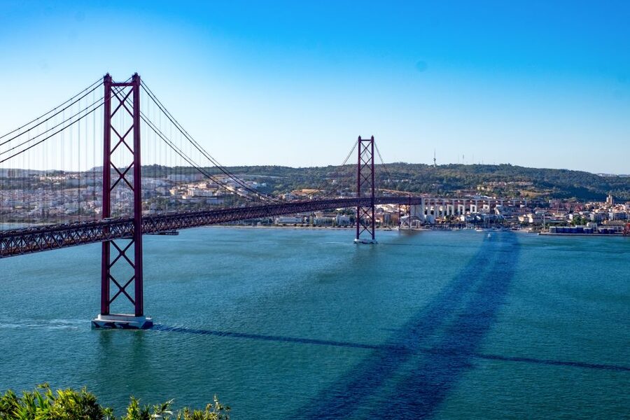 Lisbon: Arrábida Natural Park and Sesimbra Day Trip - Lisbon to Arrábida: what the day feels like