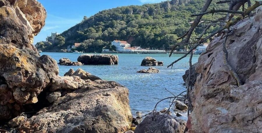 Lisbon: Arrábida & Sesimbra w/ Palmela Castle & Wine Tasting - Palmela Castle: ancient walls with postcard views