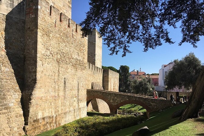 Lisbon at your own pace- Private Guided Historical Tour in Lisbon - Lisbon Cathedral and the long arc from Romanesque to Gothic