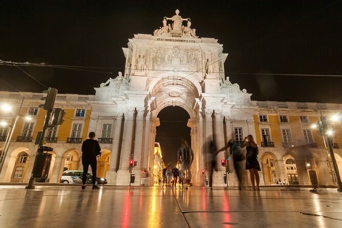 Lisbon: Authentic Fado Show, Dinner and Night Tour - The live Fado show: soulful performances, not just music