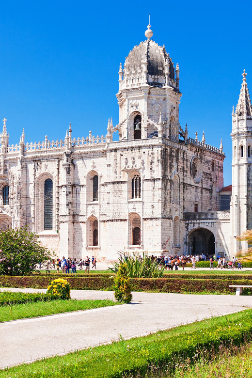 Lisbon: Belem Tour with Pastéis at Jerónimos Monastery - Avenida de Brasília and Rua da Praia do Bom Sucesso: the best kind of strolling