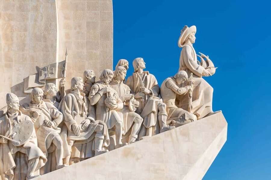 Lisbon: Belém Tuk Tuk Tour: Jerónimos, MAAT & Tower Views - Monument to the Discoveries and the Combatants Museum area