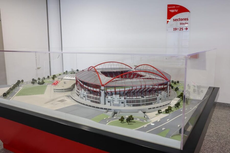 Lisbon: Benfica Luz Stadium Tour with Souvenir Scarf - Timing, Pacing, and the Self-Guided Months