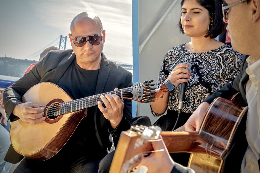 Lisbon: Boat Cruise with Live Fado Performance and a Drink - Live Fado on the Water: What the Performance Feels Like