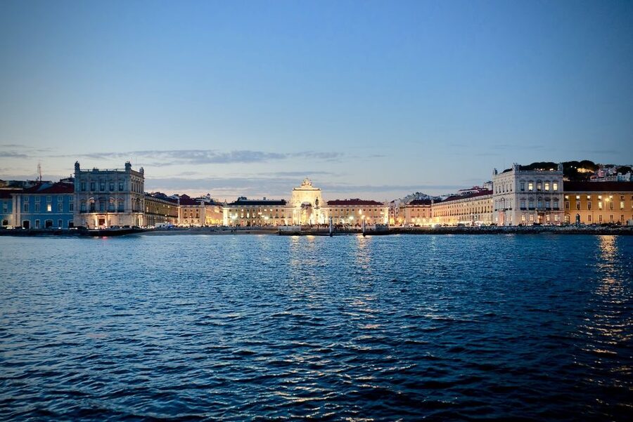 Lisbon: Boat Cruise with Live Fado Performance and a Drink - Getting There: Finding Cais da Ribeira das Naus Without Stress
