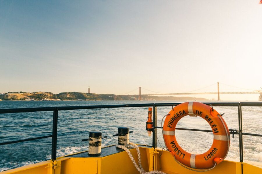 Lisbon: Boat Tour Ticket and Hop-on Hop-off 48-Hour Bus. - Modern Lisbon pink bus route: Oceanário and Parque das Nações day