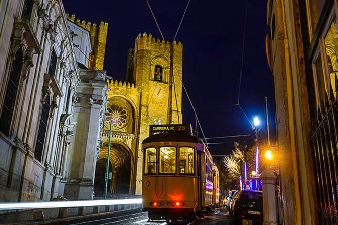 Lisbon By Night with Dinner and Fado Show Included - Alfama dinner and fado: the core of the evening