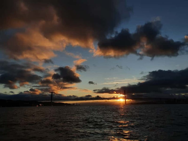 Lisbon: Catamaran Cruise with Drinks & Pastel de Nata - Christ the King and the 25 de Abril Bridge, the best water-level angles