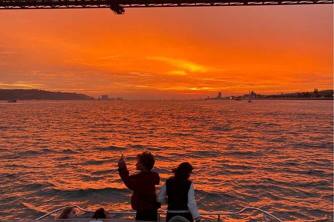 Lisbon: Catamaran Luxury Sunset and Wine Tour - South Shore Views: Seixal, Lisbon, Trafaria, and the Panteão Nacional Lineup